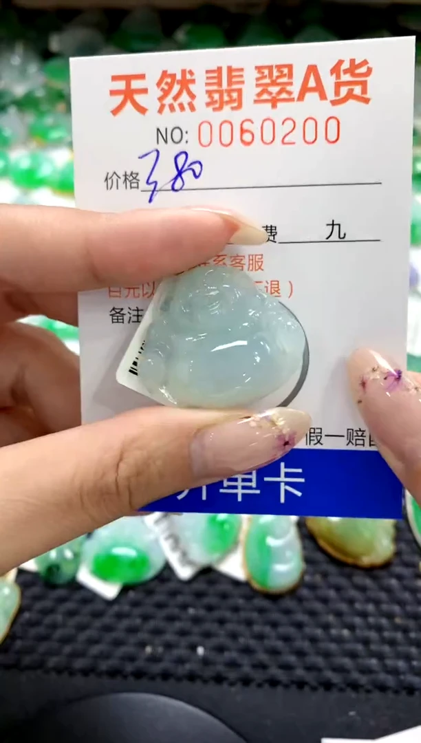 翡翠18K金镶嵌颈饰1111111111111111