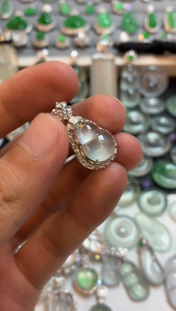 吊坠(不含链)18K金镶嵌翡翠葫芦