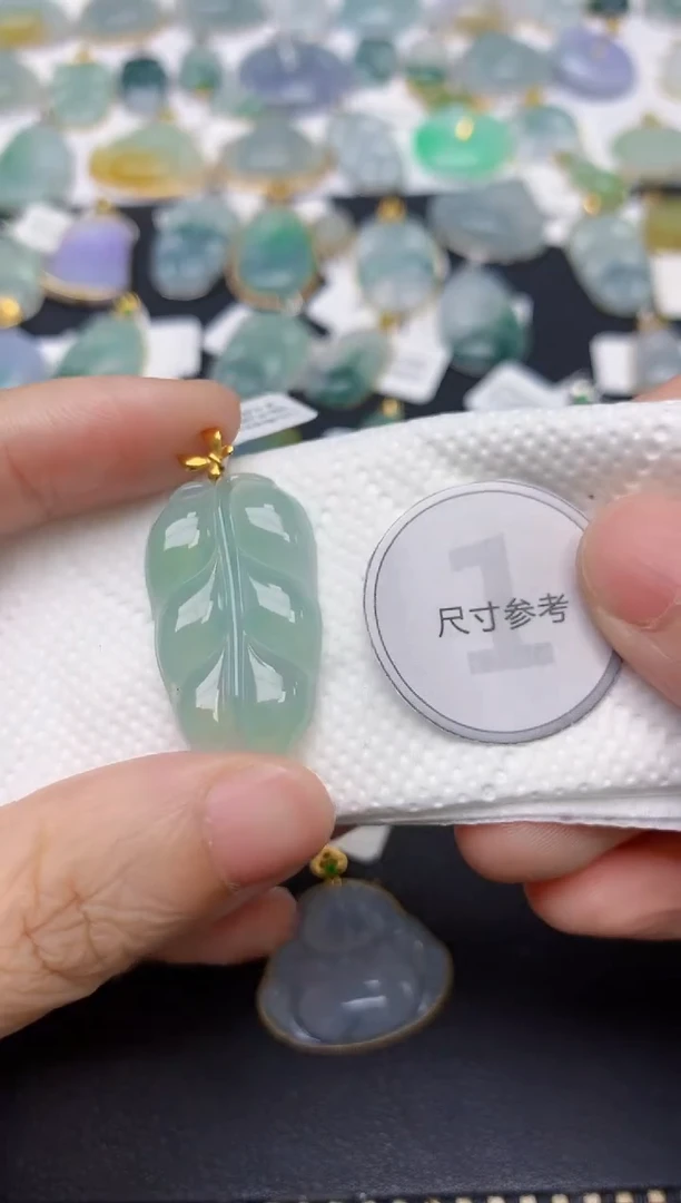 翡翠18K金镶嵌颈饰天然缅甸A货翡翠