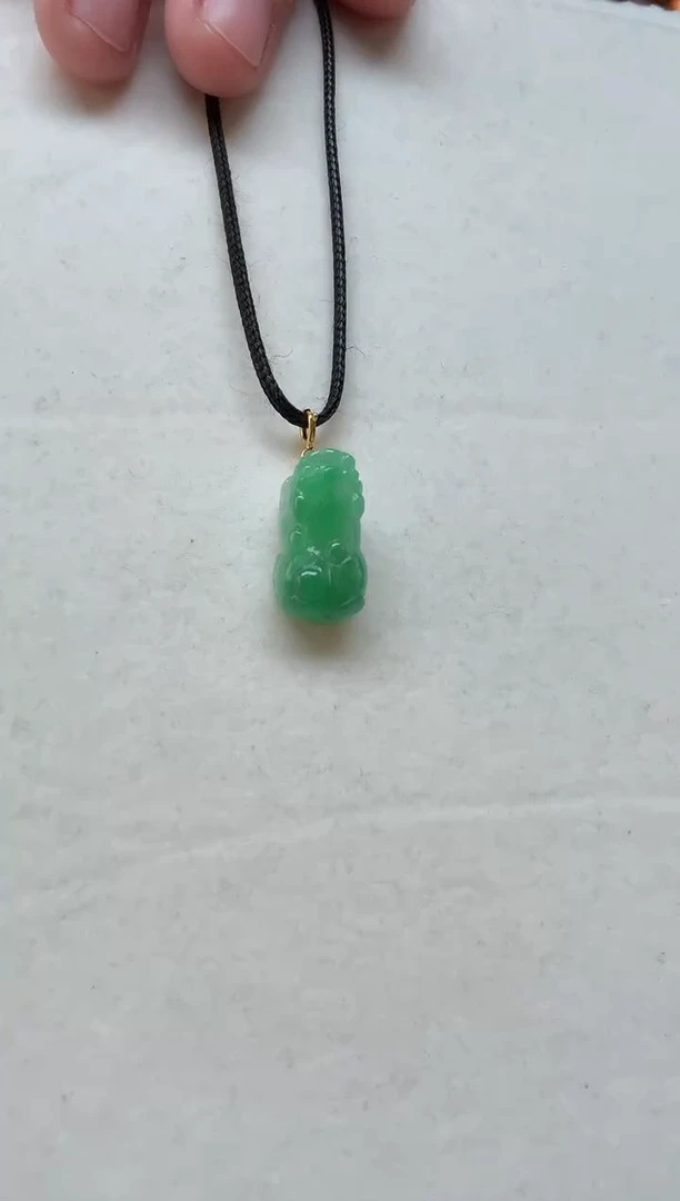 颈饰18K金镶嵌翡翠挂件