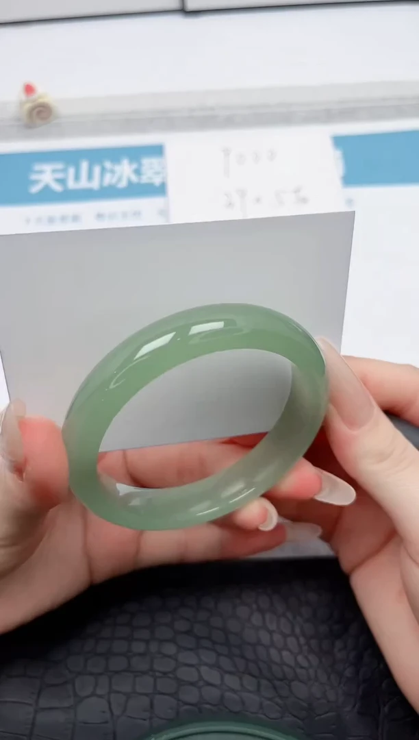 【闪购商品】石英质玉手镯未镶嵌k44-56.8