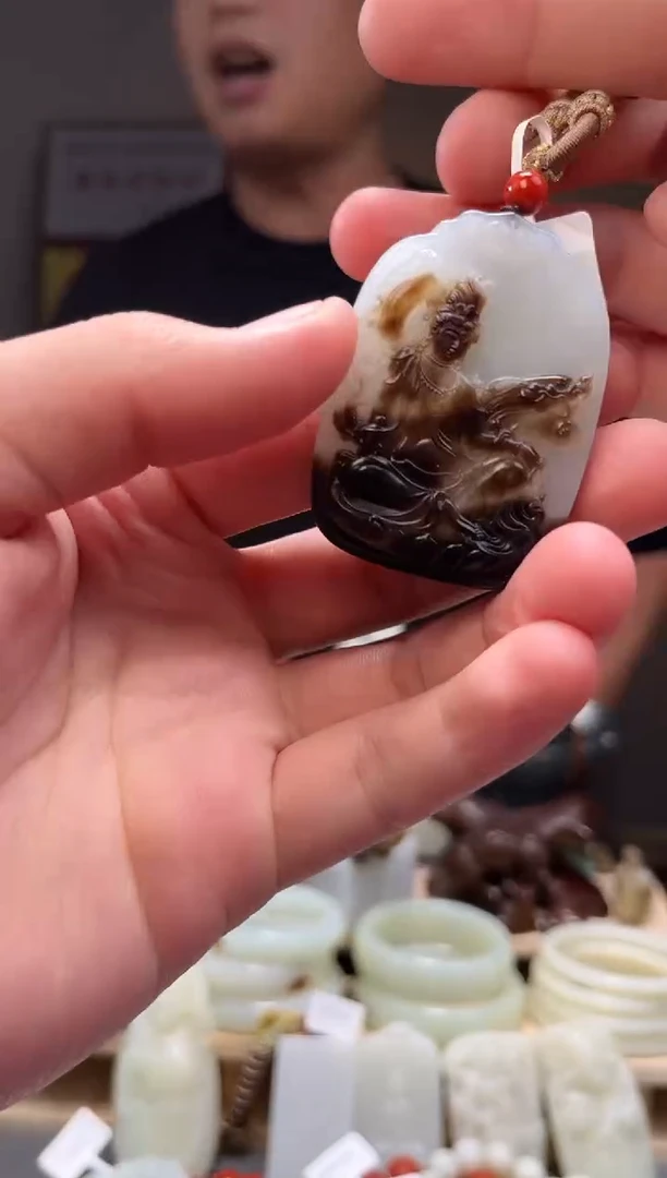 颈饰未镶嵌和田玉吊坠