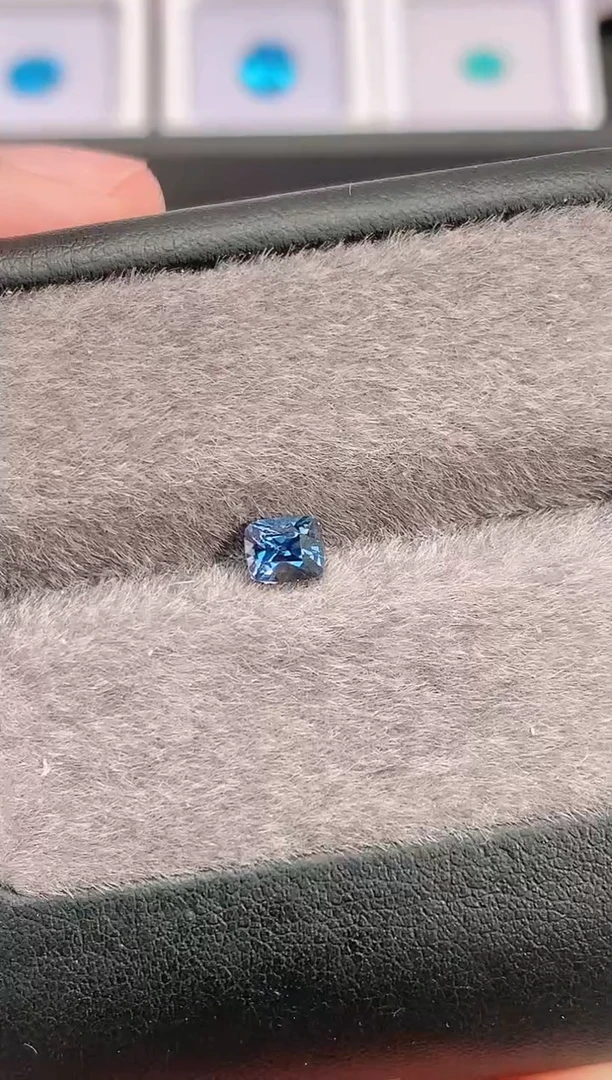 裸石尖晶石0.65-213天然钴尖晶石