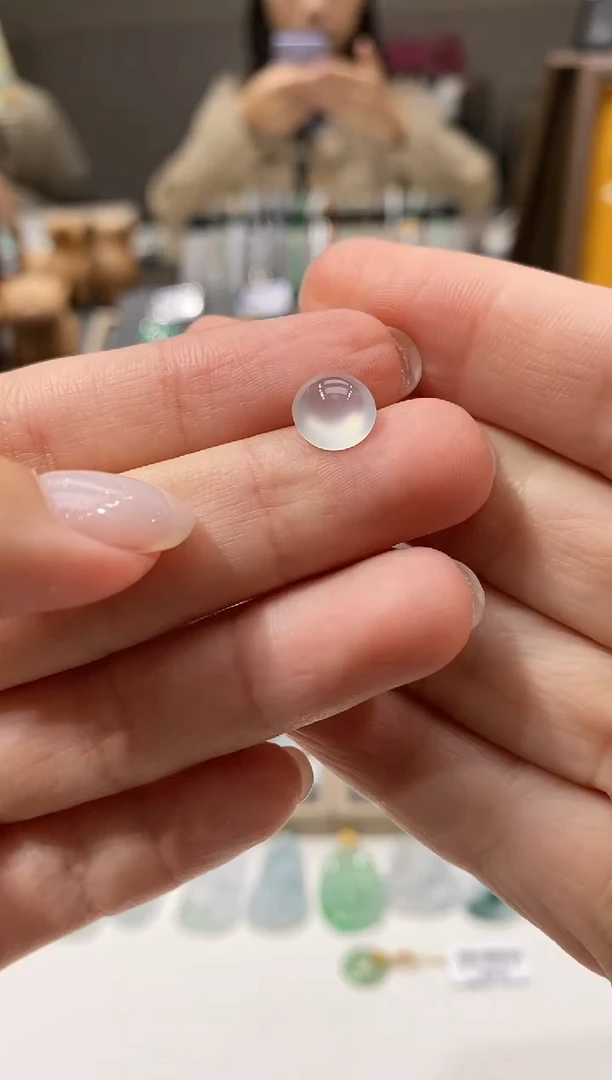 颈饰未镶嵌翡翠蛋面