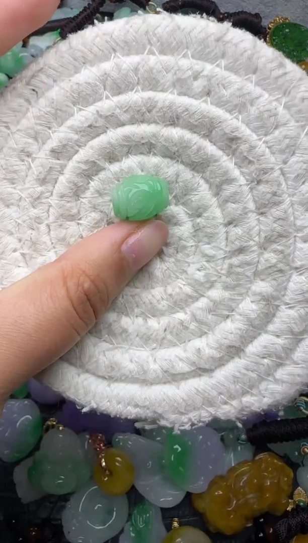 颈饰未镶嵌翡翠缅甸翡翠吊坠