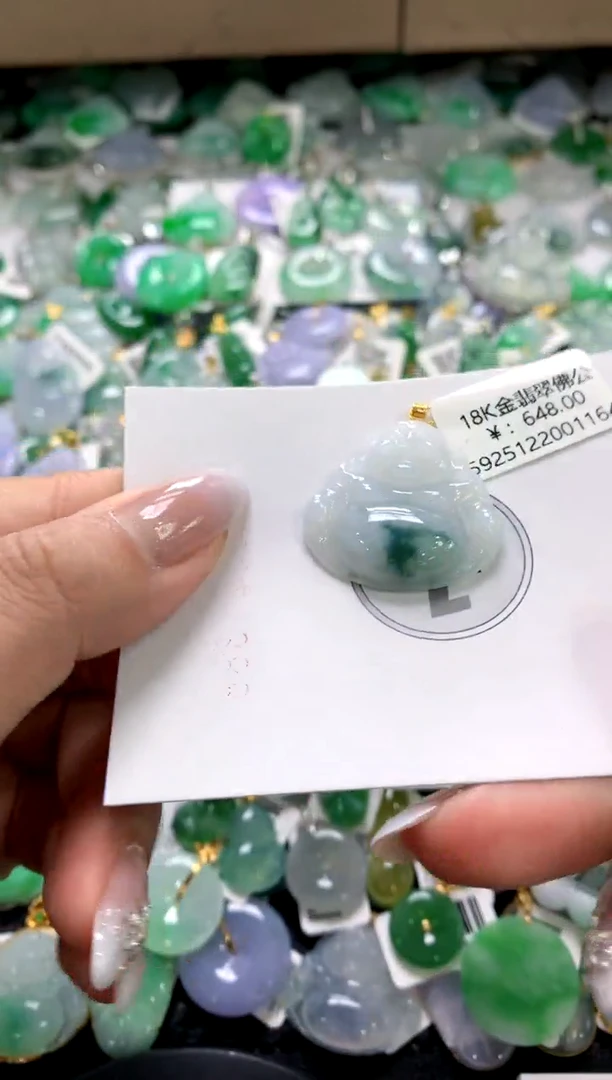 颈饰18K金镶嵌翡翠1111111111111111