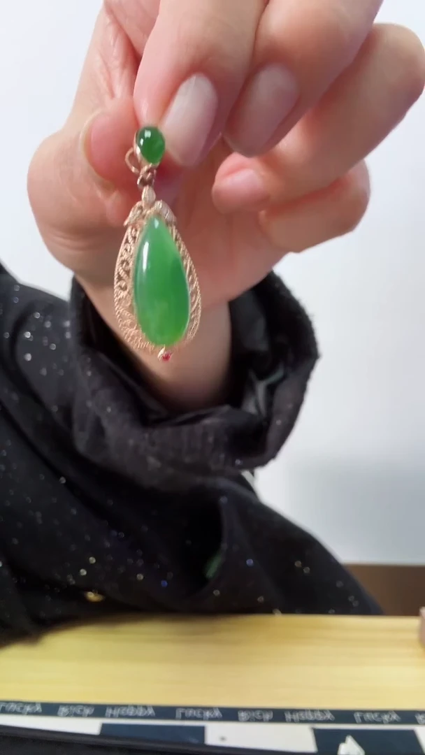 【闪购商品】和田玉吊坠18K金镶嵌吊坠+金链子