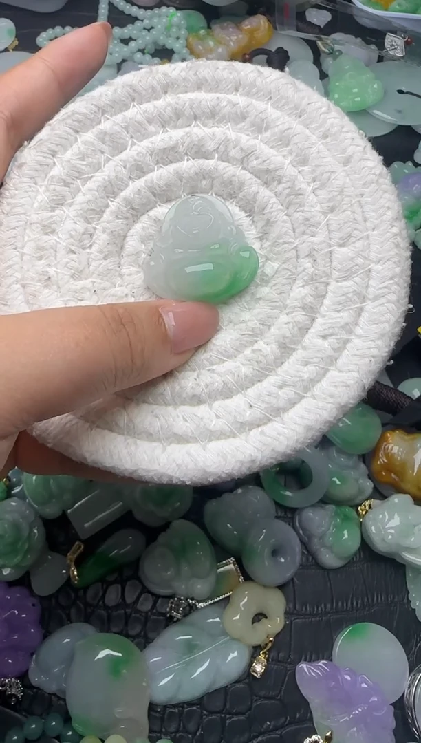 颈饰未镶嵌翡翠缅甸翡翠吊坠