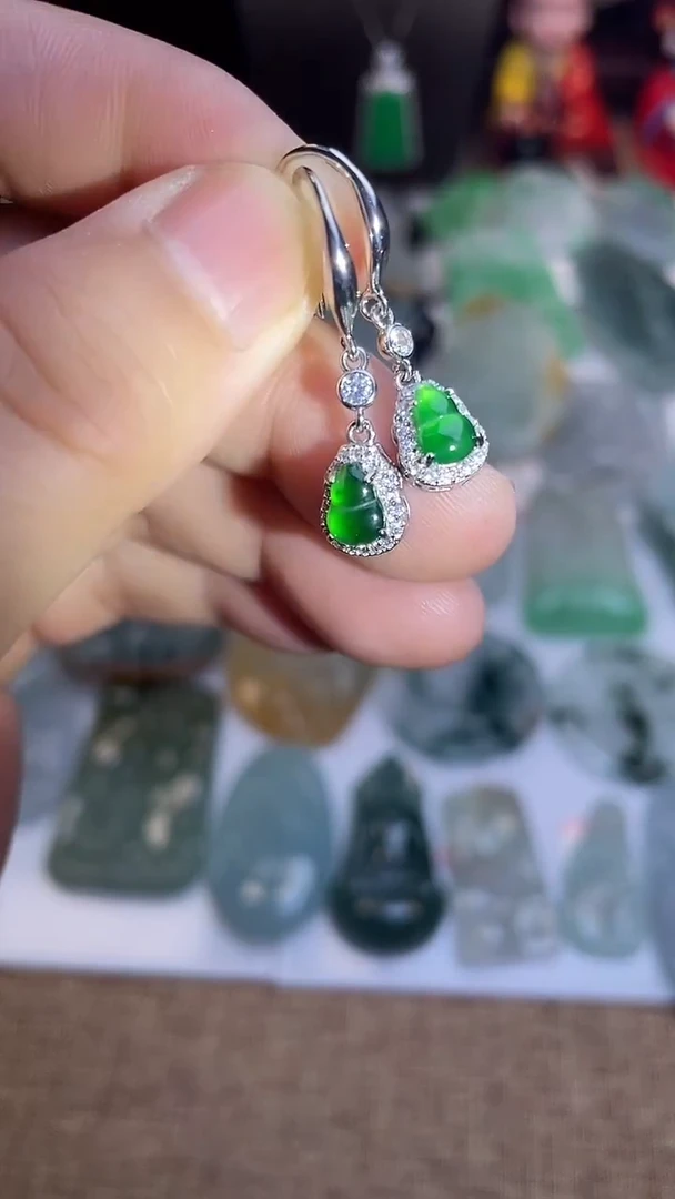 颈饰银S925镶嵌翡翠葫芦