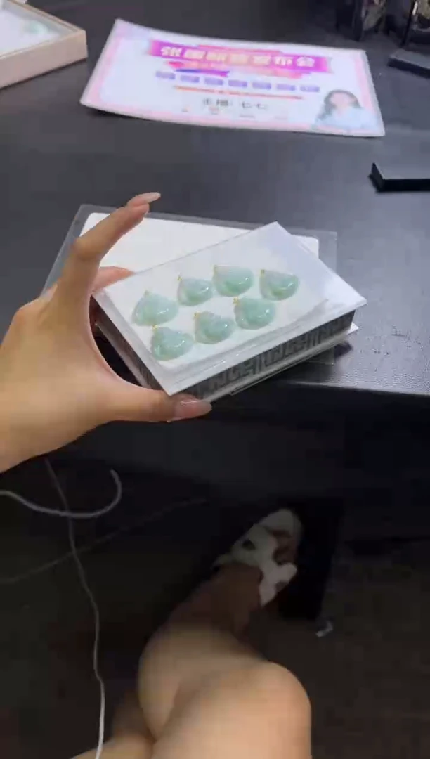 颈饰足金镶嵌翡翠V160/多样性发一件/配绳子