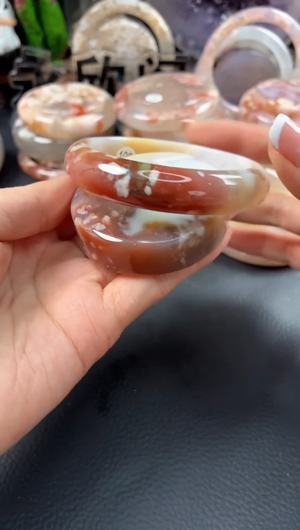 未镶嵌手镯（圆镯）石英质玉59
