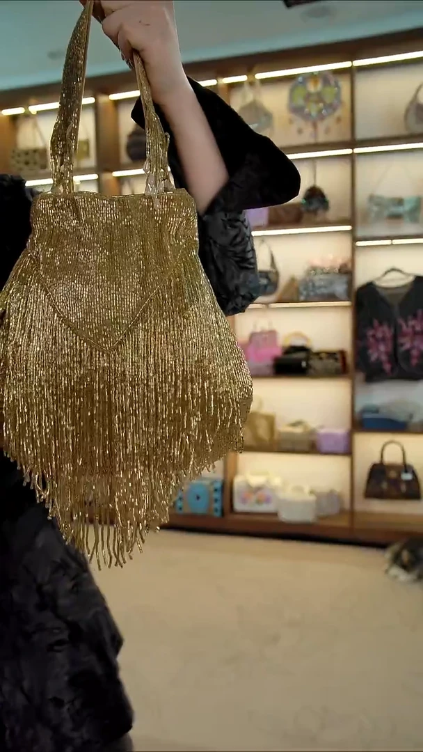 织物22百格汇手工串珠包