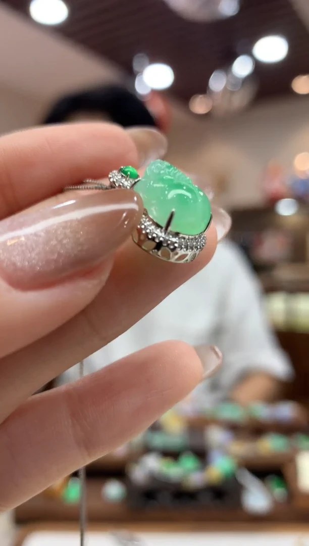 【闪购商品】翡翠吊坠(不含链)18K金镶嵌貔貅