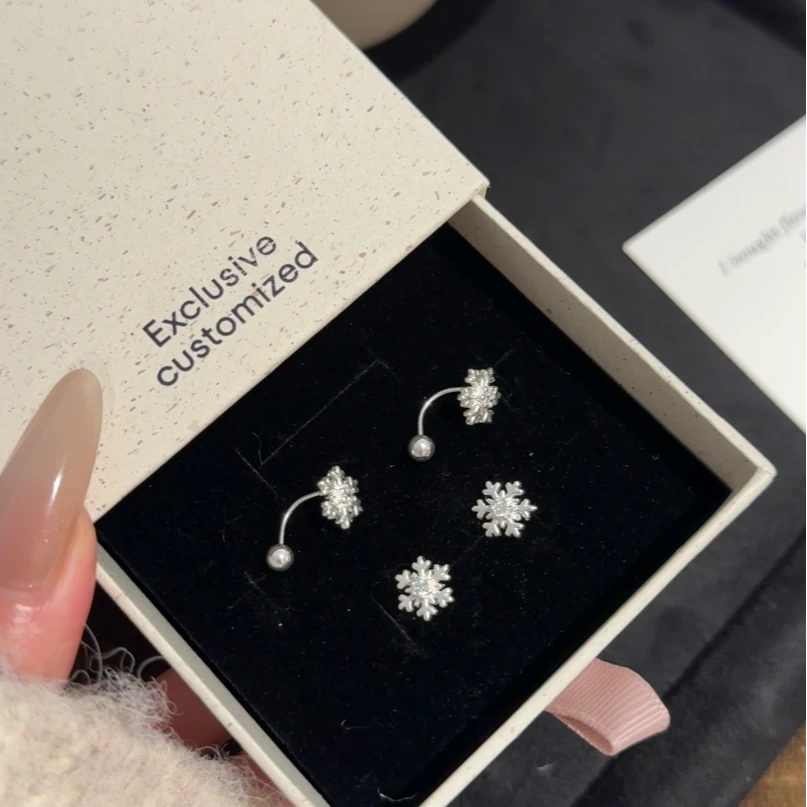 合金耳饰  mini雪花养耳洞耳钉轻奢简约众感秋冬2025新款百搭耳饰