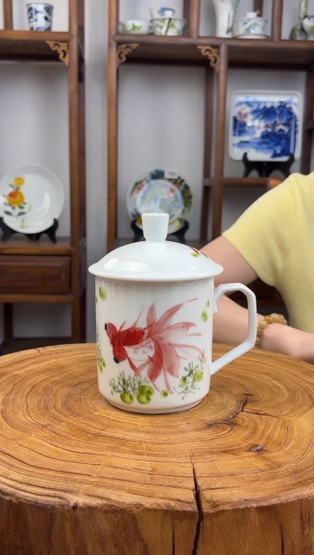 瓷国韵瓷坊-手工手绘500ml老板杯金鱼