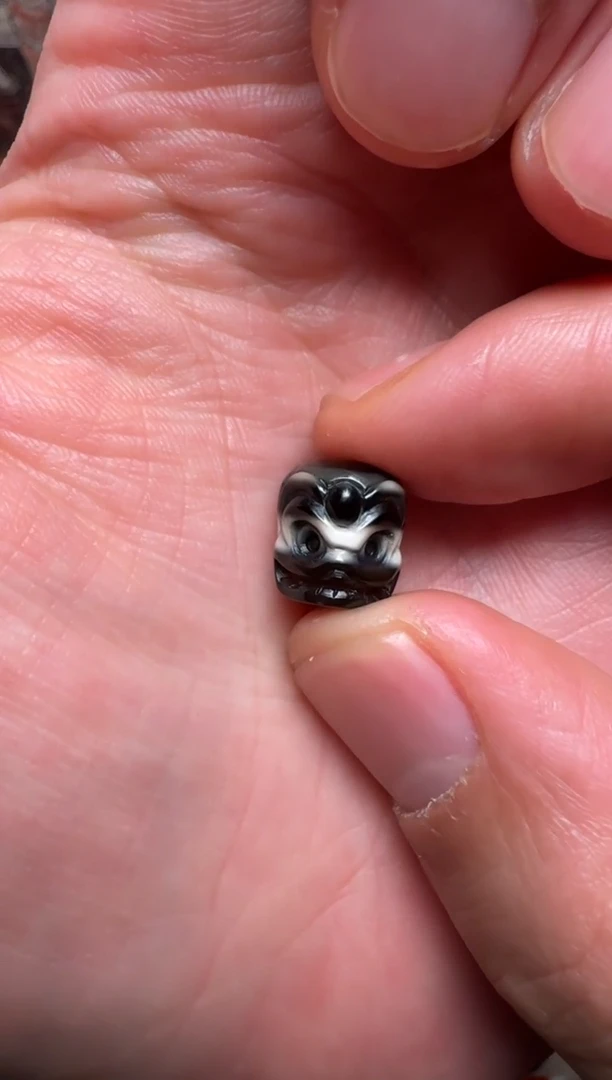 【闪购商品】树脂制品雕刻配饰