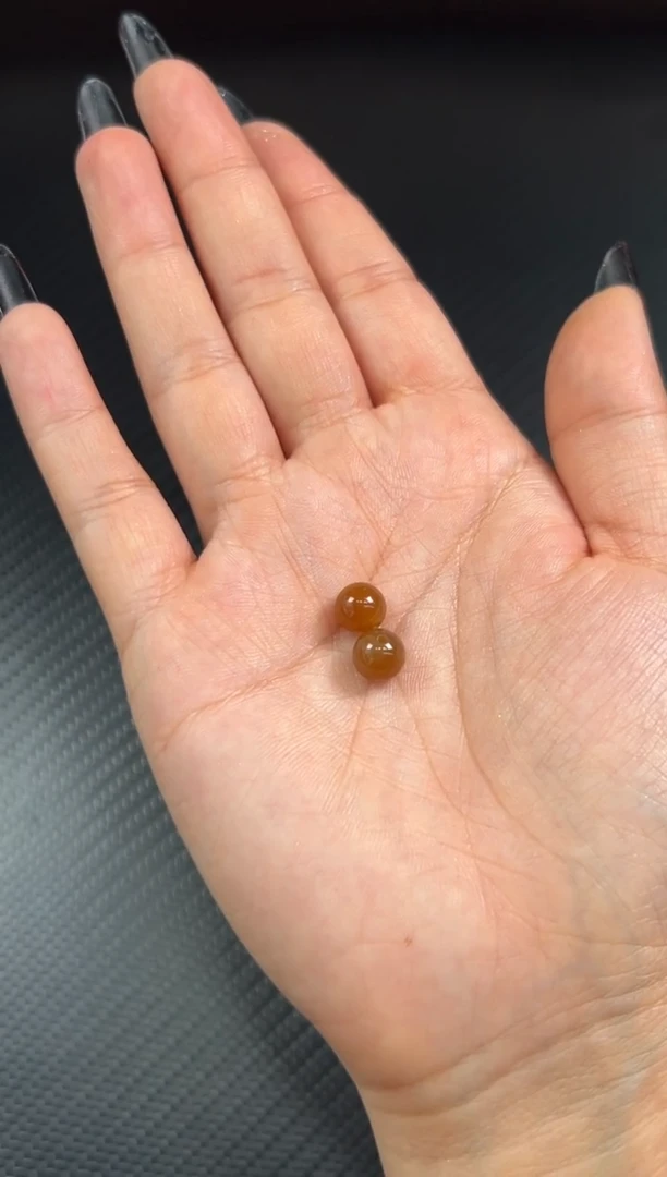 吊坠(赠链)未镶嵌和田玉优***调且末微色差单株