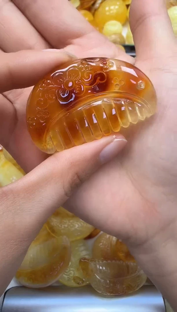 裸石琥珀未镶嵌如图