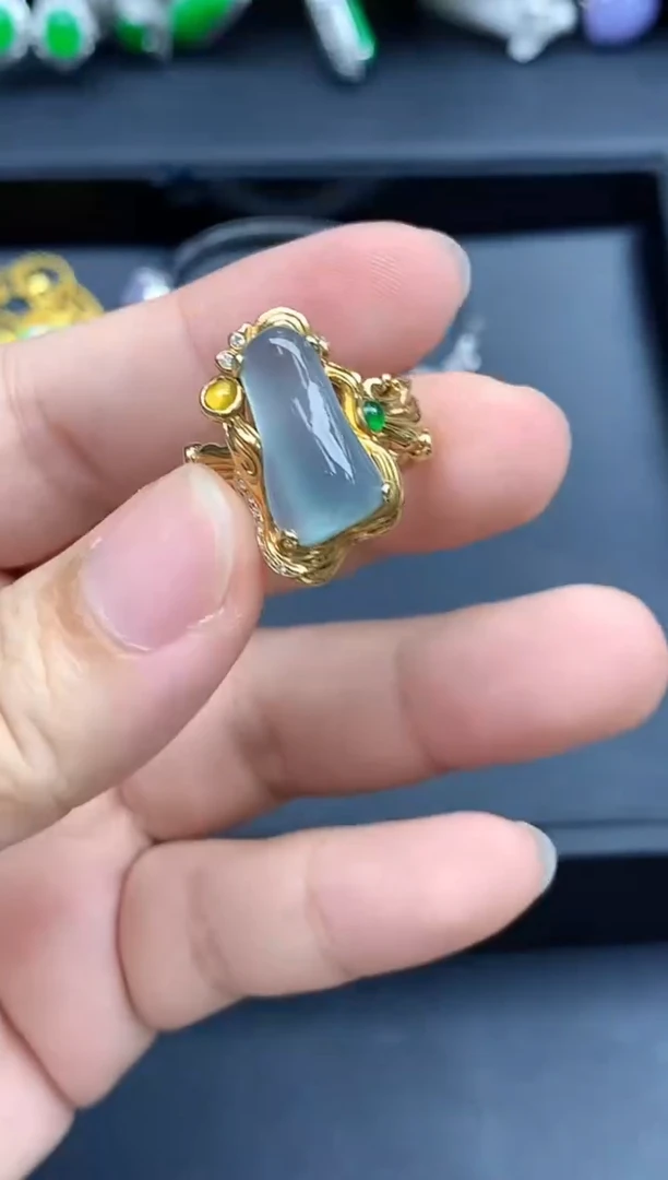 18K金镶嵌戒指翡翠696-春日珠宝