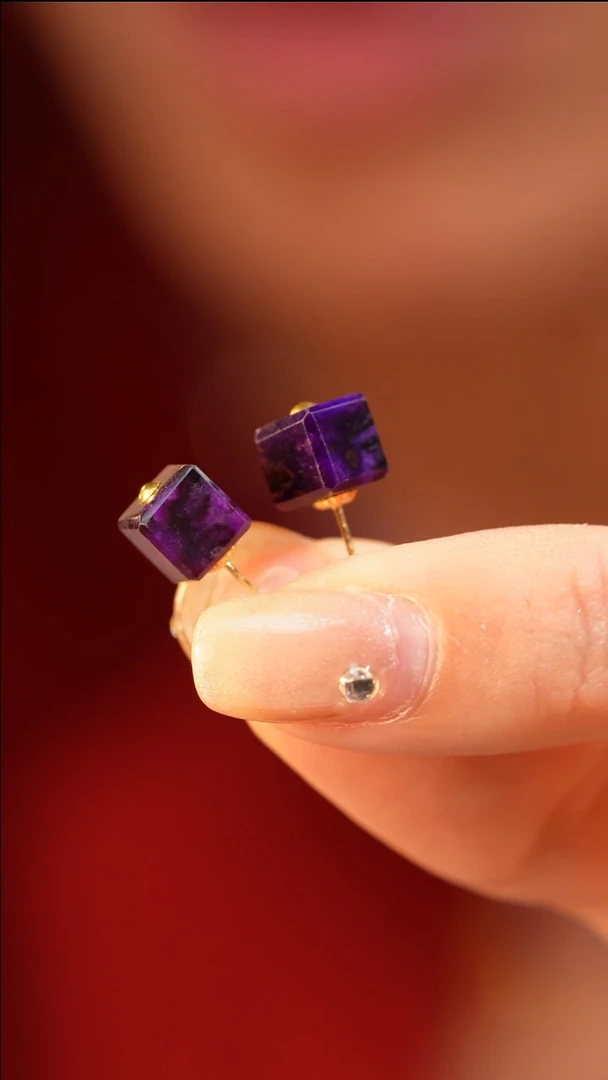 【闪购商品】苏纪石（舒俱来）耳钉未镶嵌皇家紫方糖18k耳钉