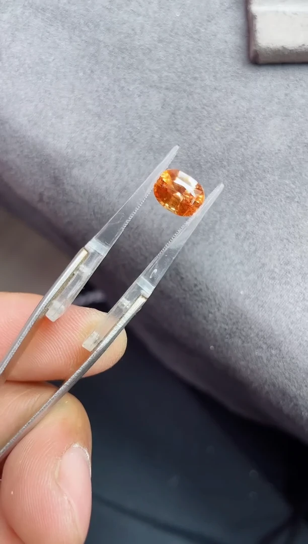 未镶嵌裸石石榴石（芬达石）2.92ct