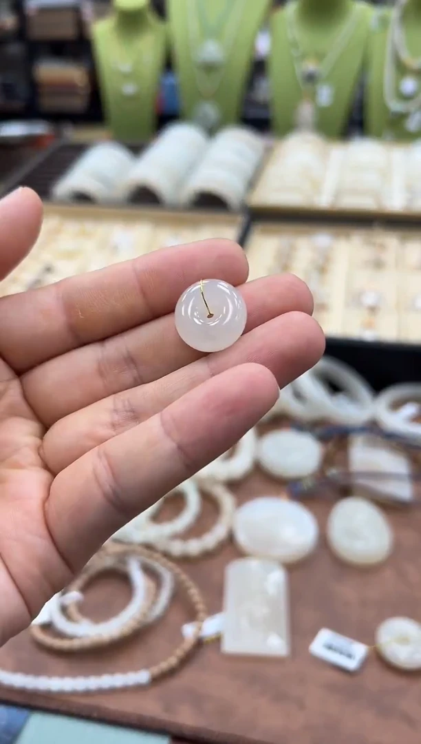 颈饰未镶嵌和田玉平安扣