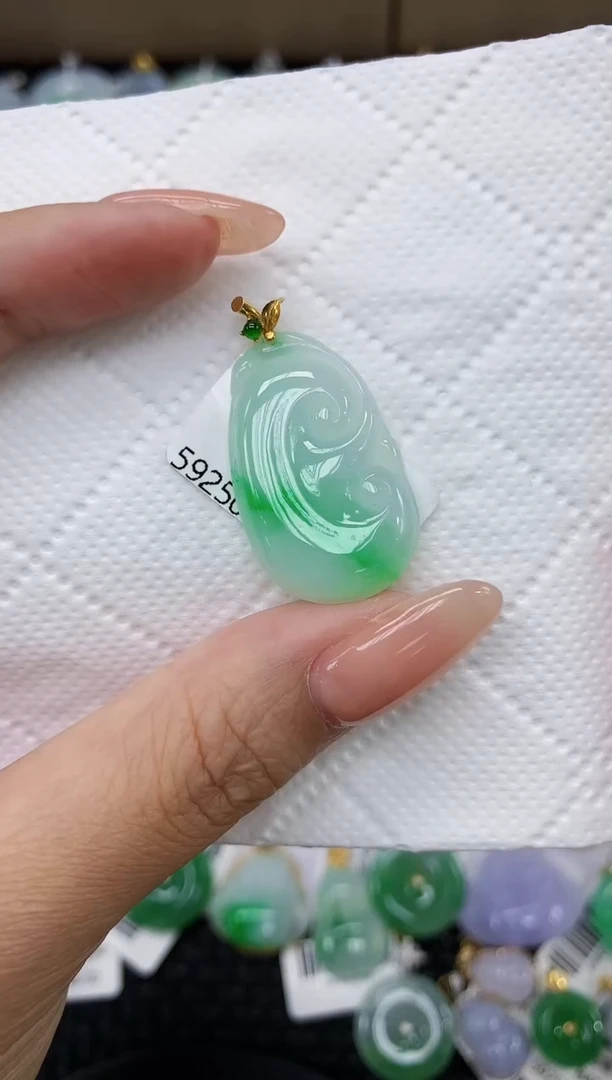 颈饰18K金镶嵌翡翠11111111111