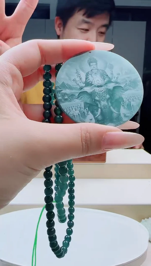 颈饰未镶嵌翡翠多样性发其中一