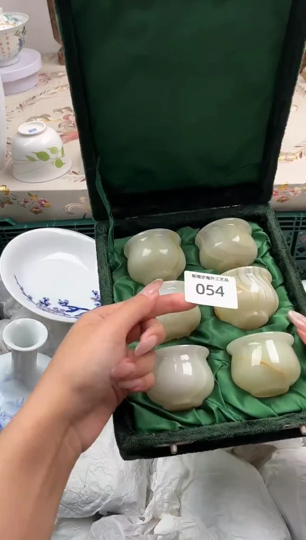 瓷片昕*Q         054