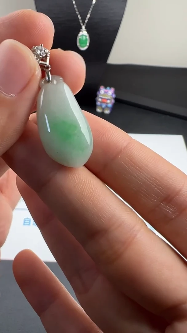 吊坠(不含链)未镶嵌翡翠天然缅甸A货翡翠 飘绿 福瓜