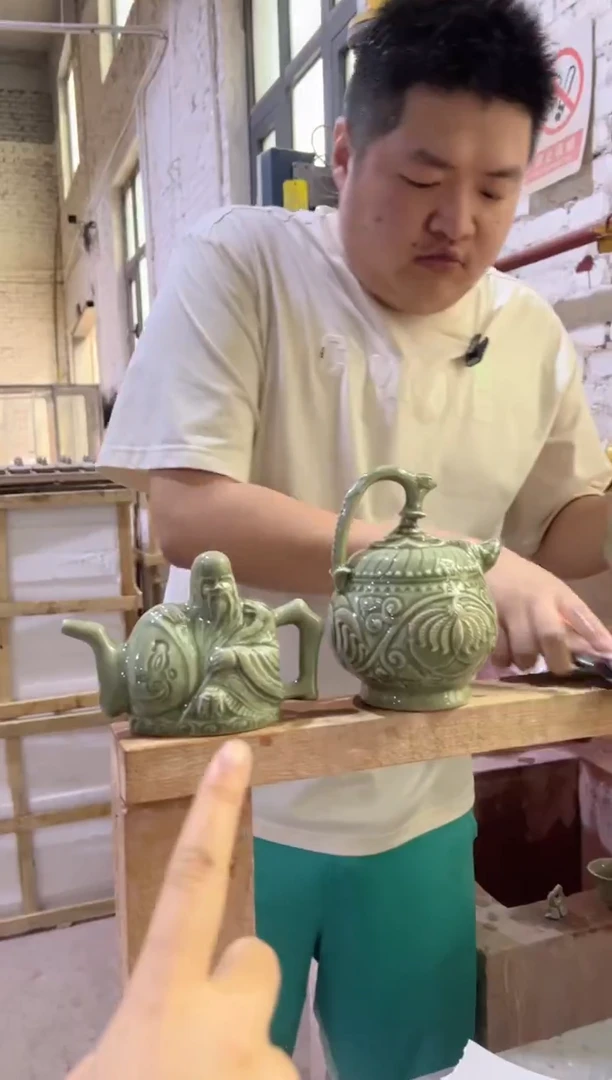 微瑕耀州窑倒流壶+两心壶