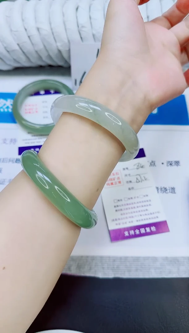未镶嵌手镯石英质玉84/57.2