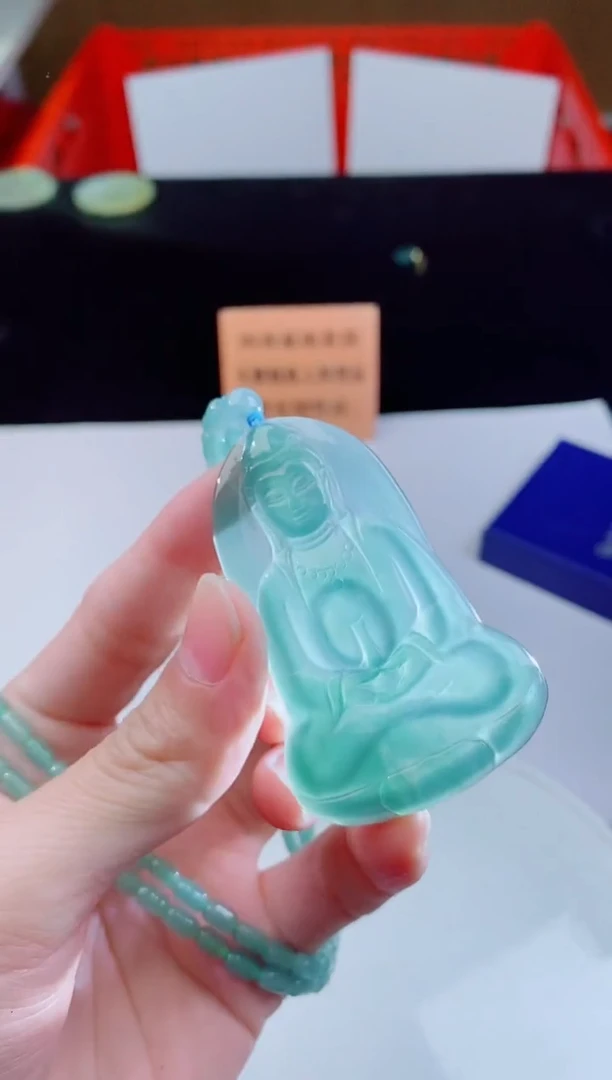 颈饰未镶嵌翡翠    `