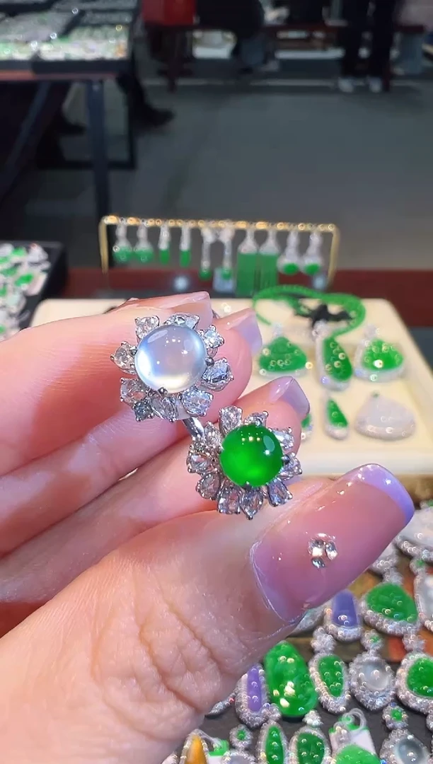 【闪购商品】翡翠戒指18K金镶嵌翡翠