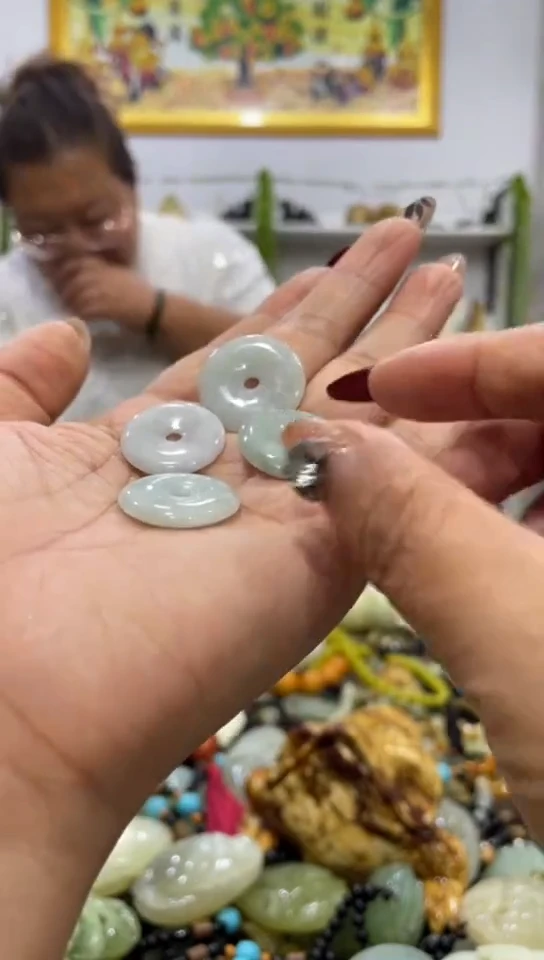 未镶嵌岫玉吊坠