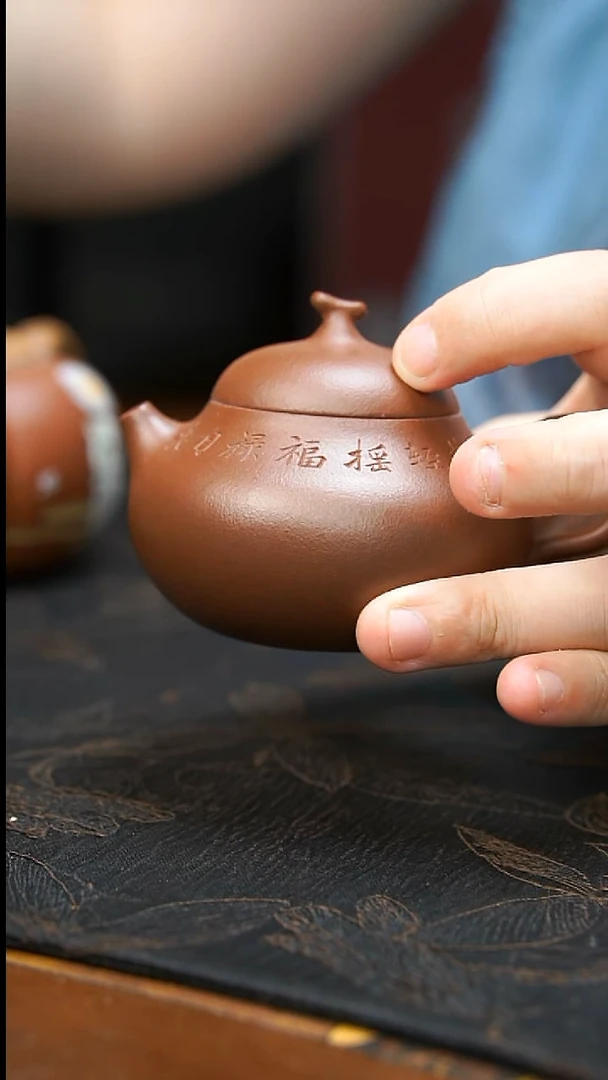 茶壶紫砂红皮龙刻字葫芦壶120cc