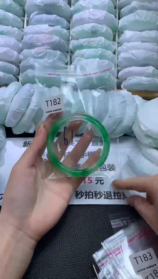 未镶嵌手镯石英质玉182