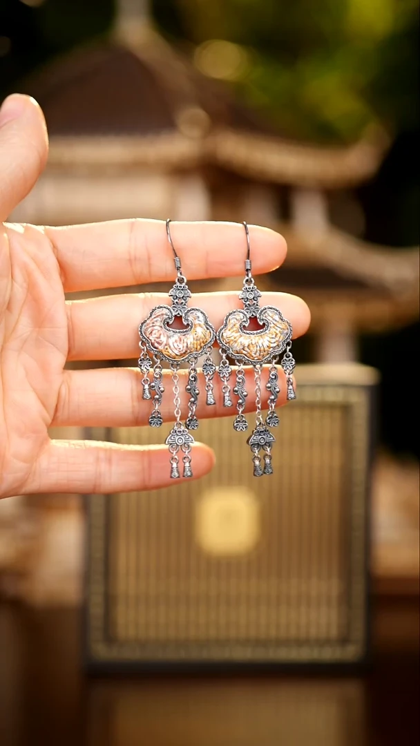 刺绣私人定制苗族手工A306