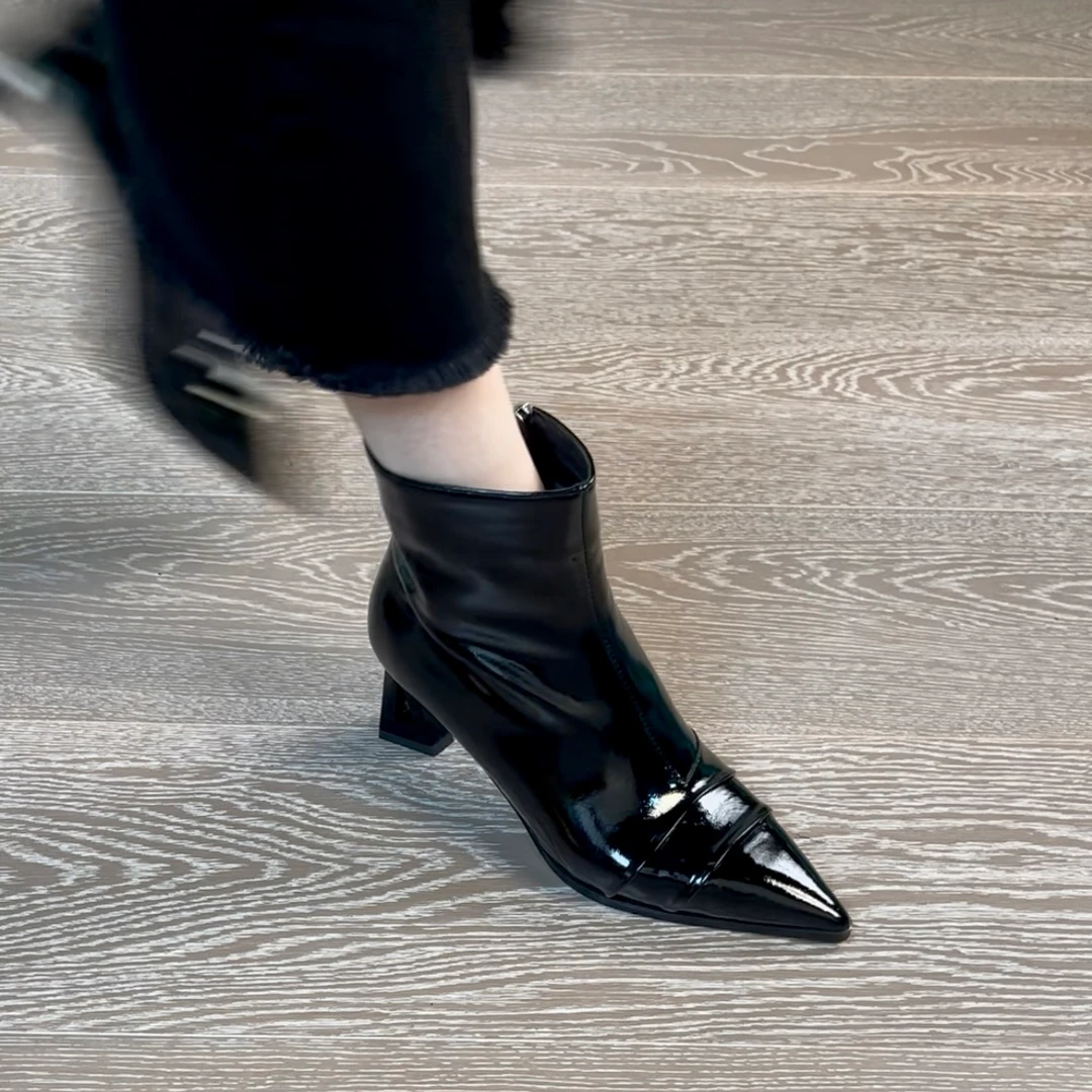 6.5CM羊漆皮侧拉链时装靴时尚漆皮靴粗跟单里黑色欧美风高跟短靴