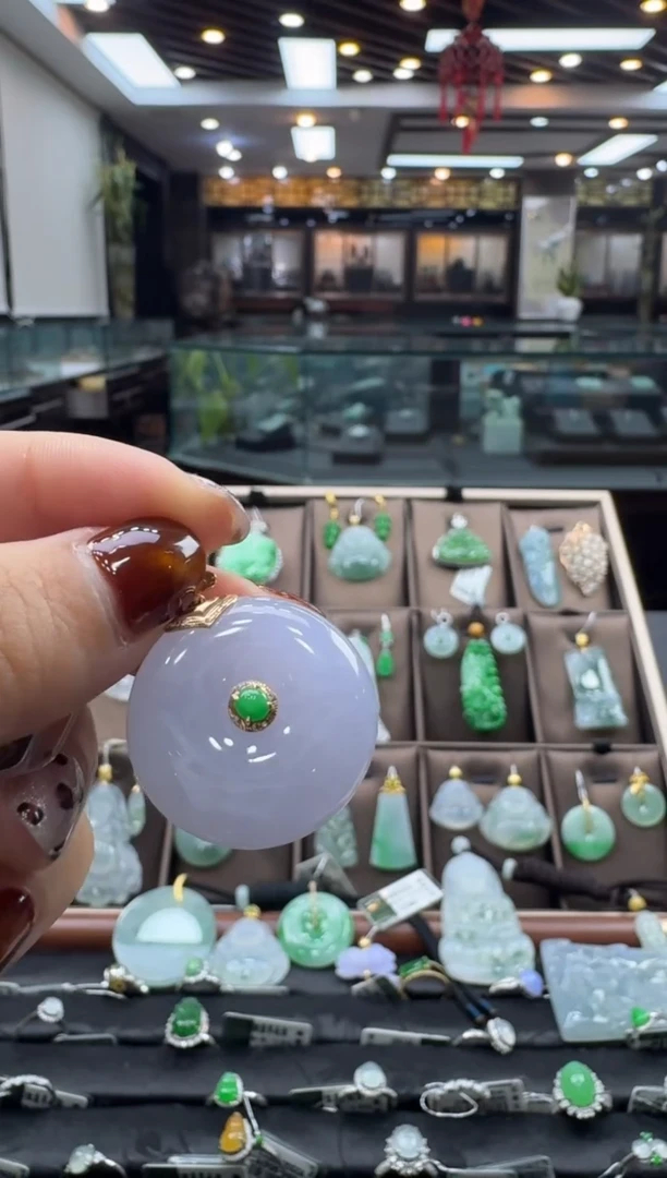 颈饰18K金镶嵌翡翠石*可平安扣