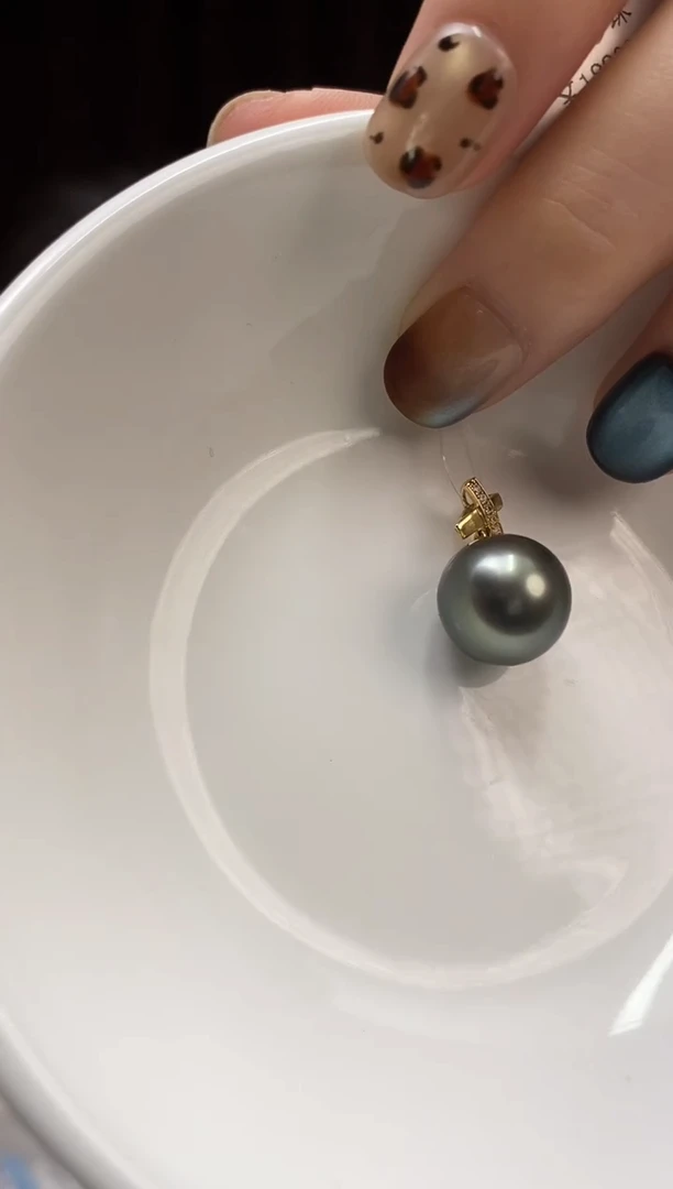 吊坠(不含链)18K金镶嵌海水珍珠12-13大溪地黑珍珠吊坠