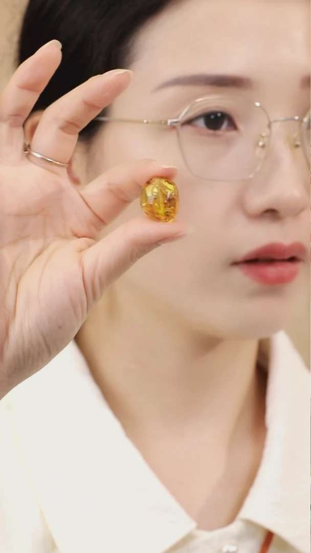 打孔随形花珀一个（可做项链）