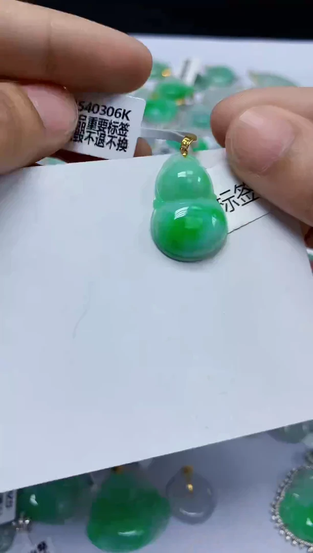 翡翠18K金镶嵌颈饰天然缅甸翡翠A货
