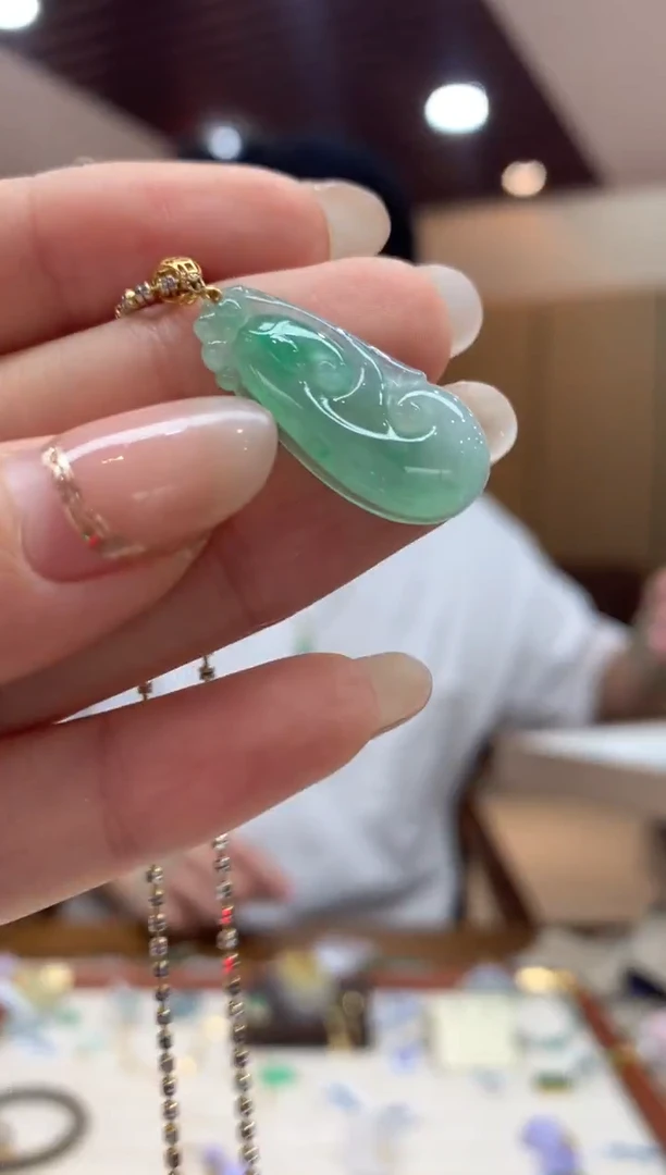 吊坠(不含链)18K金镶嵌翡翠如意