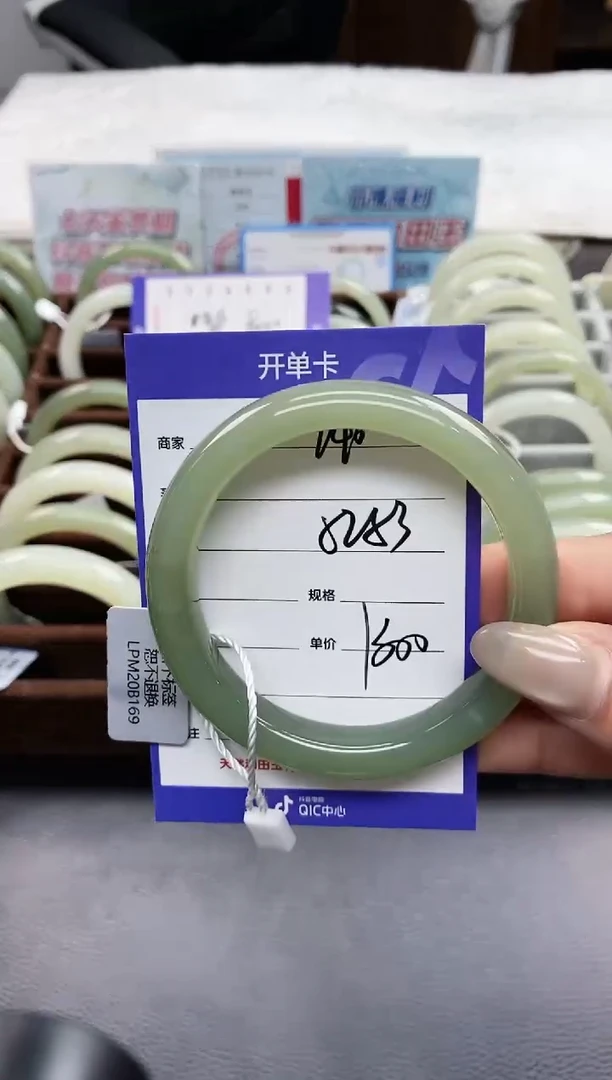 未镶嵌手镯和田玉L40微色差