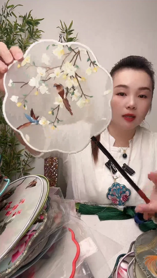 刺绣双面团扇绣花