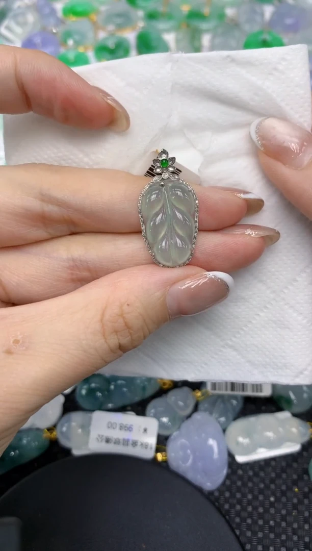 颈饰18K金镶嵌翡翠1111111