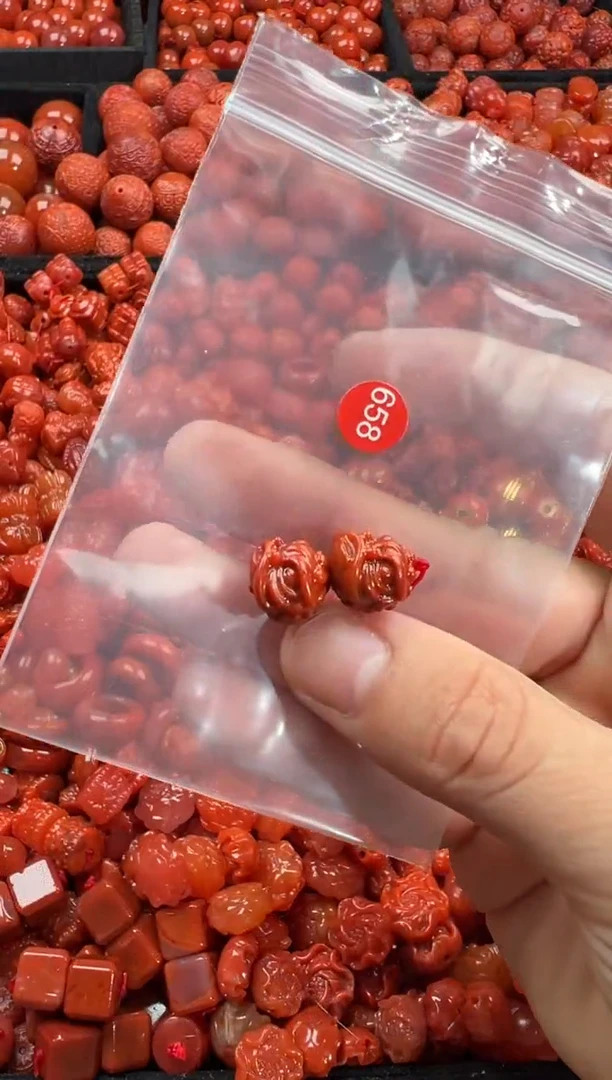 南红玛瑙未镶嵌颈饰1