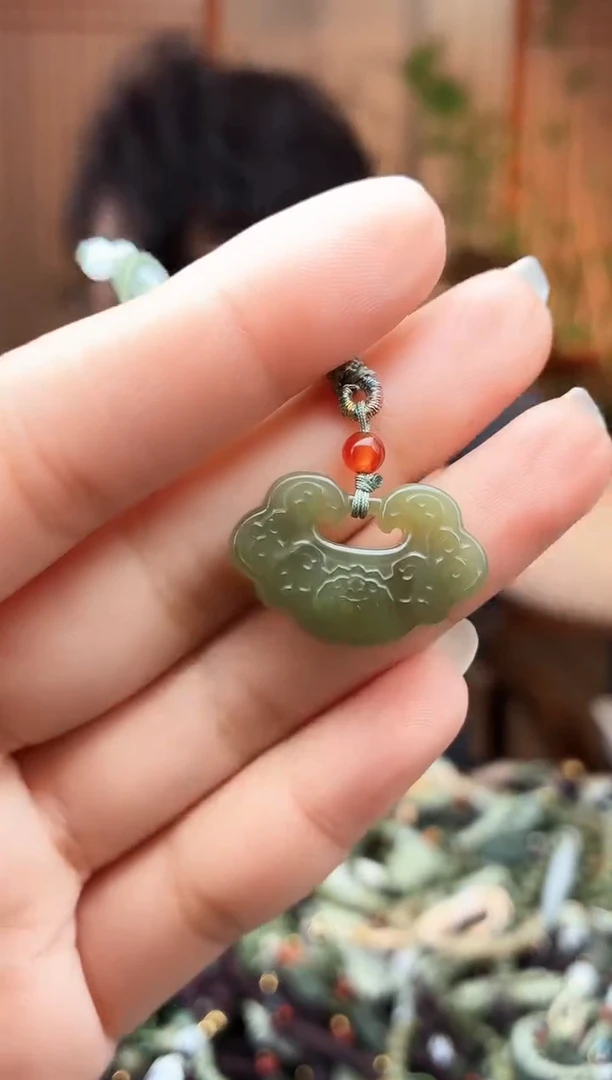 颈饰未镶嵌和田玉1