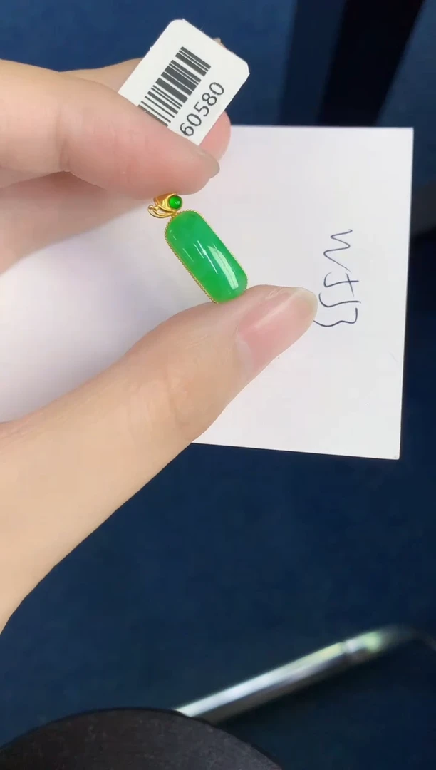 翡翠18K金镶嵌颈饰天然翡翠緬甸A貨